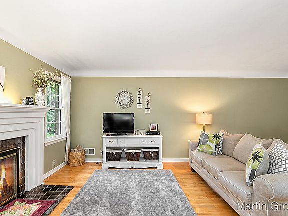 5th image of 806 Rosewood Ave SE