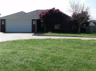 2700 S 5th St, Rogers, AR 72758