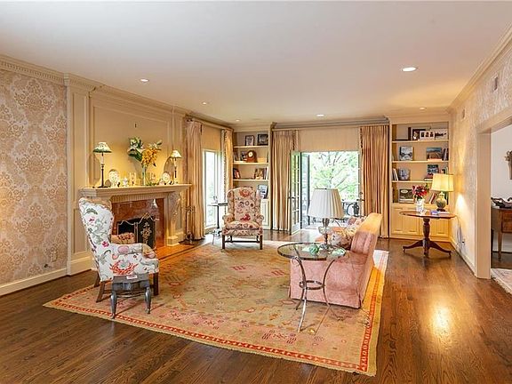 3rd image of 402 W 50th St APT 2E