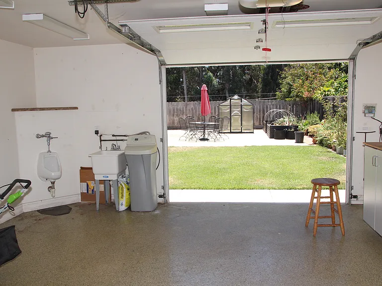 985 Magnolia Dr — Photo 10