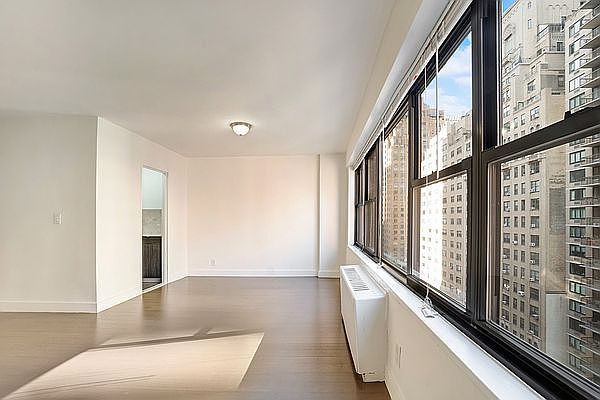 1st image of 120 E 34th St APT 18A
