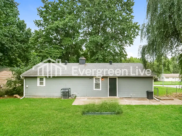 11301 Corrington Ave — Photo 15
