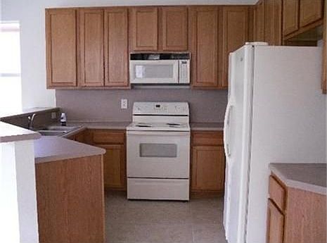 4th image of 3970 NE 12th Dr