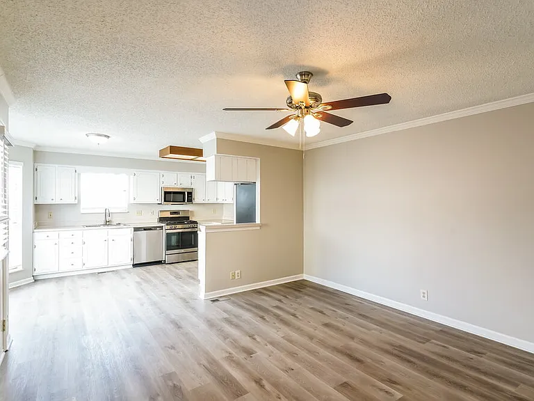 905 Traceton Ct — Photo 5