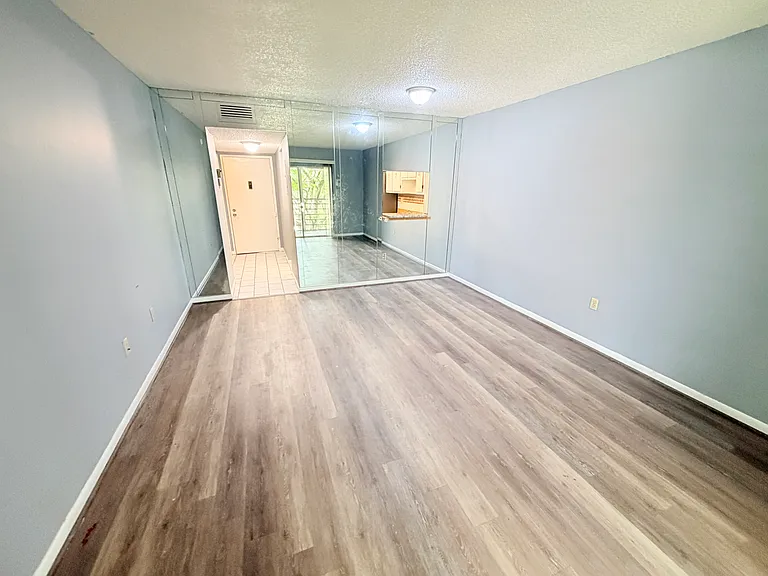 4354 NW 9th Ave #14-3C — Photo 6