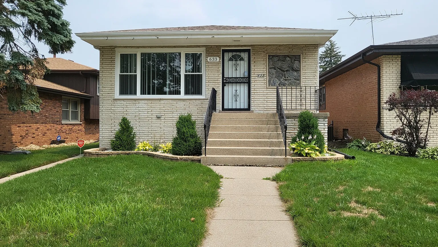 633 Yates Ave photo 1