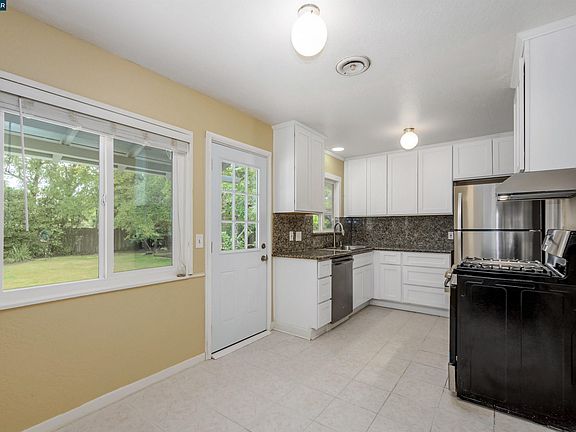 3rd image of 378 Verona Ave