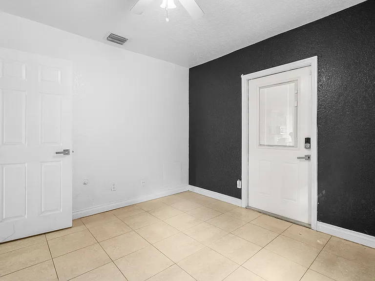 1404 NW 4th Ave — Photo 16