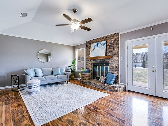 3rd image of 1041 Cricket Ln