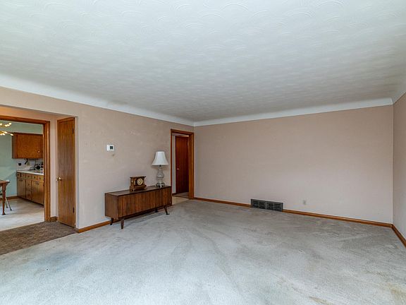 5th image of 1015 Lafond Ave