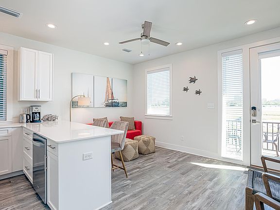 4th image of 369 S Clubbs St #B