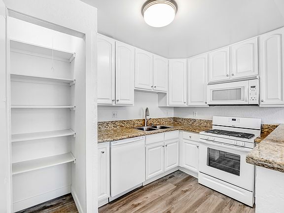 5th image of 10908 Blix St #4