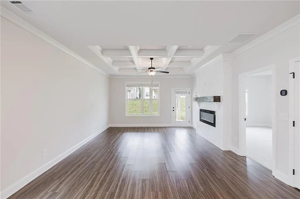 5 bed, 3.5 bath, 2621 sqft, $2,700 — Photo 3