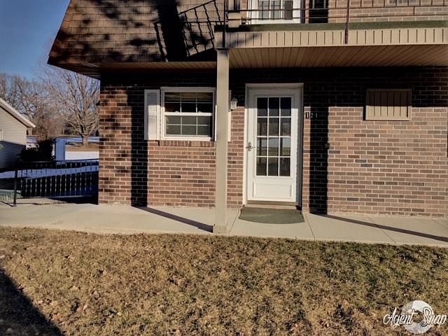 1st image of 1800 Country Club Dr Unit 121