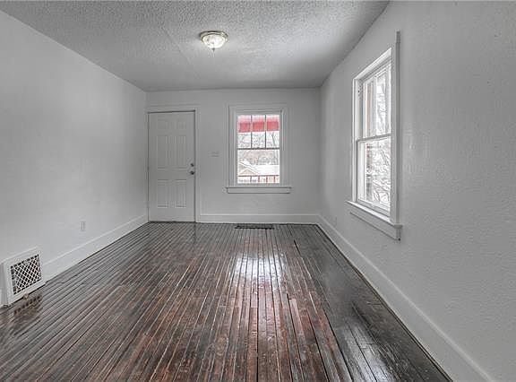 4th image of 1418 Richmond Ave