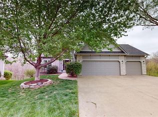 4419 Meadow View Dr, Shawnee, KS 66226