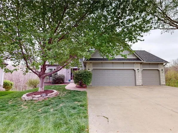 4419 Meadow View Dr, Shawnee, KS 66226