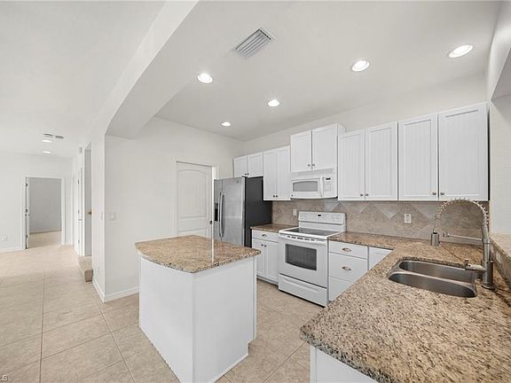 4th image of 4011 Tarpon AVE