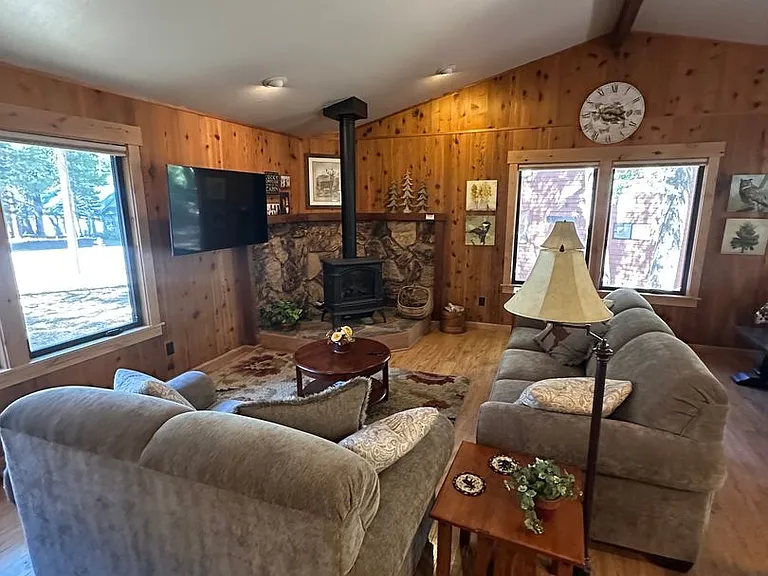 15891 Northwoods Blvd — Photo 4