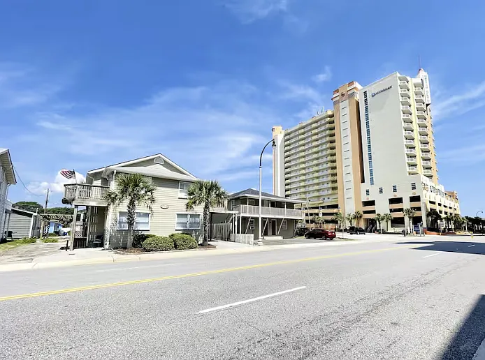2 bed, 1050 sqft, $1,800 — Photo 3
