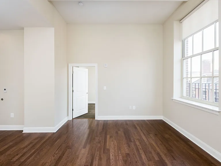 320 Walnut — Photo 10