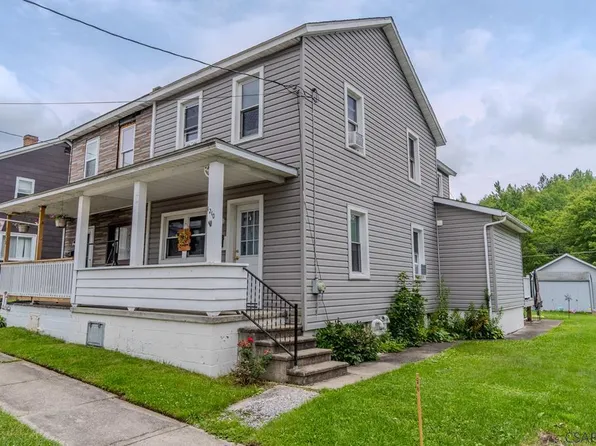 1210 3rd St, Windber, PA 15963