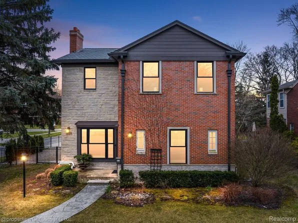 13103 Kingston Ave, Huntington Woods, MI 48070