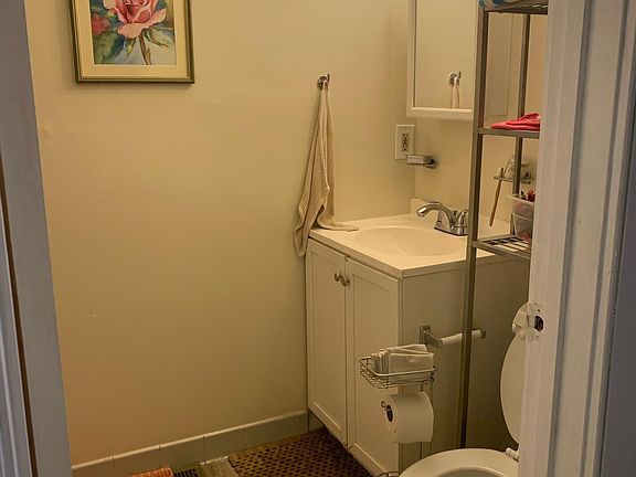Bathroom, located between kitchen and bonus room. As styled by current tenant