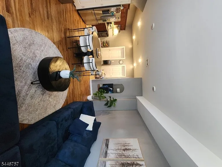 245 W Grand St — Photo 15