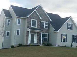 2284 Redwood Dr, Slatington, PA 18080