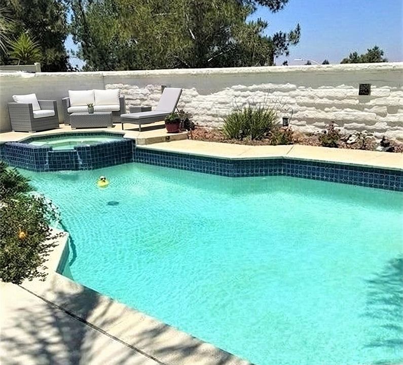 1st image of 45233 Camino Monzon