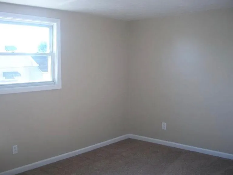 607 Roup St — Photo 2