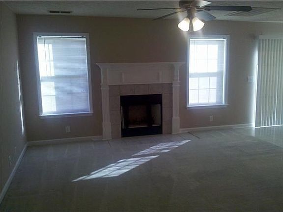 3rd image of 121 Auburn Ct