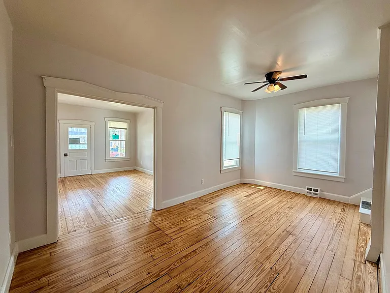 37 N Kinzer Rd — Photo 5
