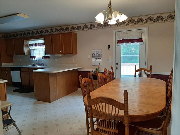 5th image of 239 Shrewsbury Dr