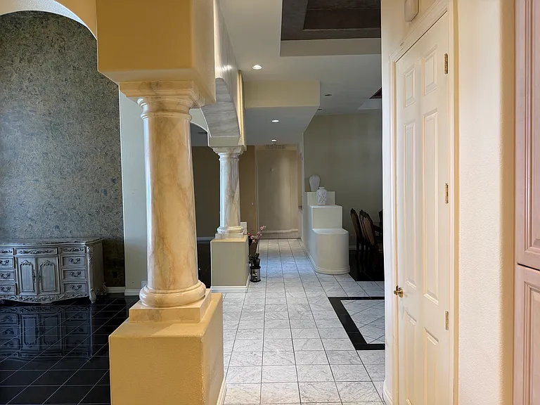 8120 Sapphire Bay Cir — Photo 31