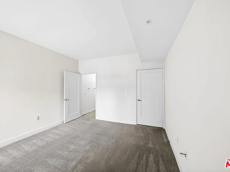 436 S Virgil #313 — Photo 16