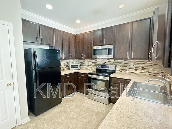 3rd image of 7629 Abigail Glen Dr