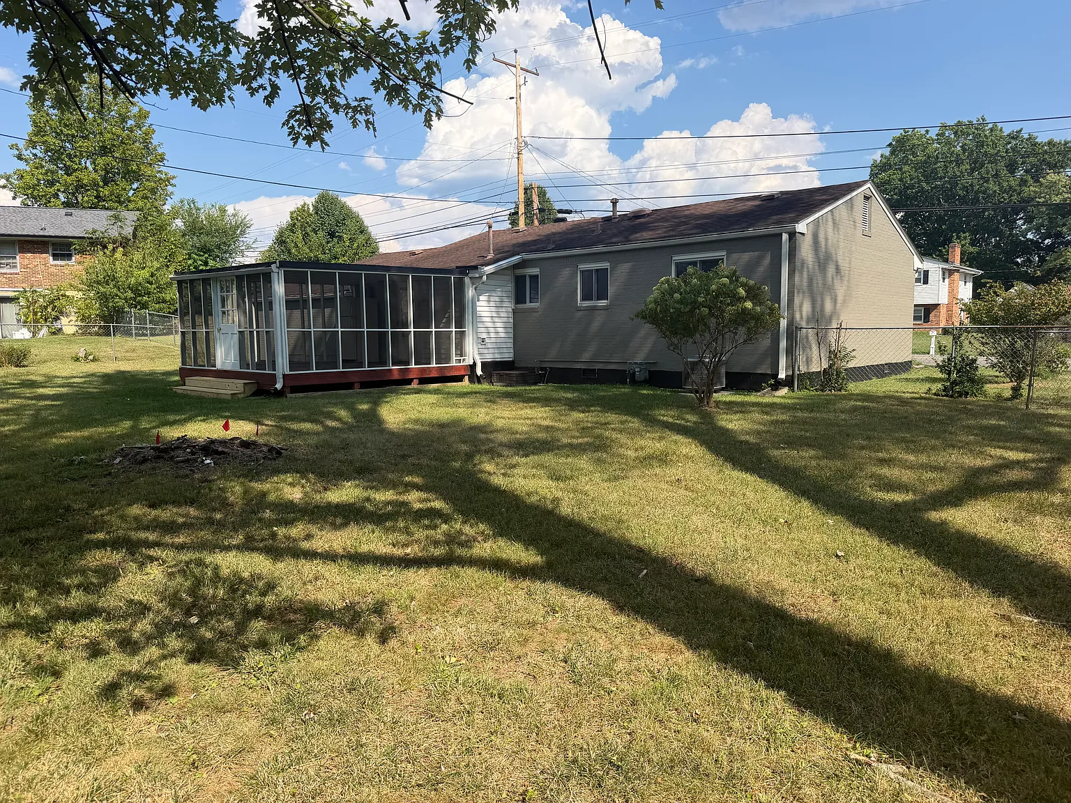 3 bed, 950 sqft, $2,000 — Photo 2