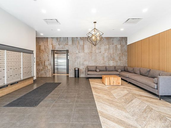 5th image of 1471 Saint Paul St #709