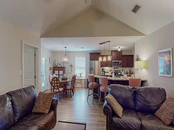 3rd image of 1304 Majesty Loop