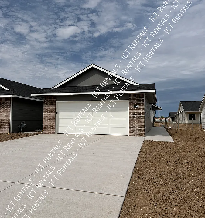2743 S Flightline St #200