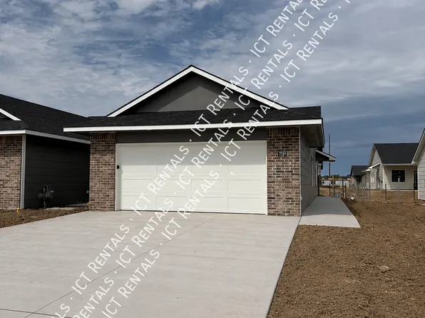2743 S Flightline St, Wichita, KS