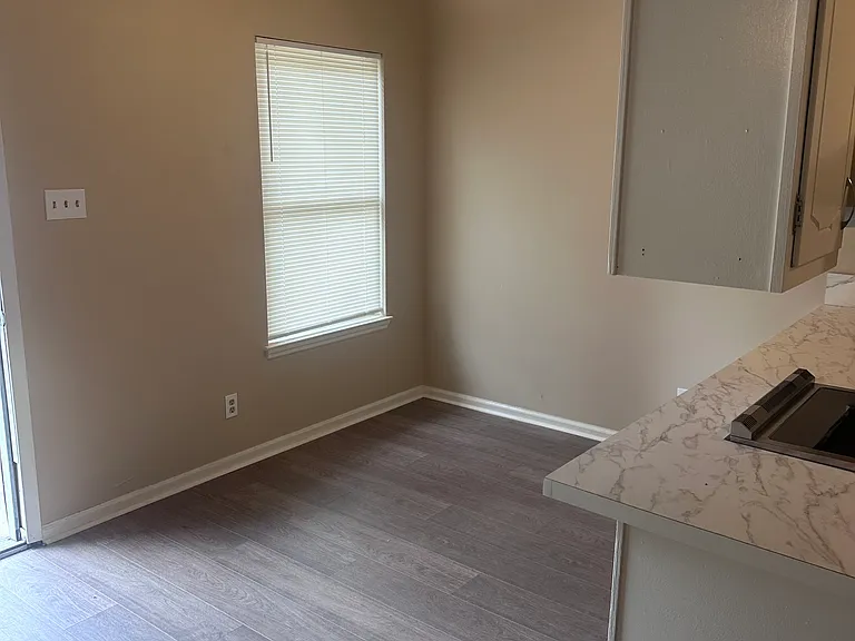 5012 Longview Dr — Photo 8