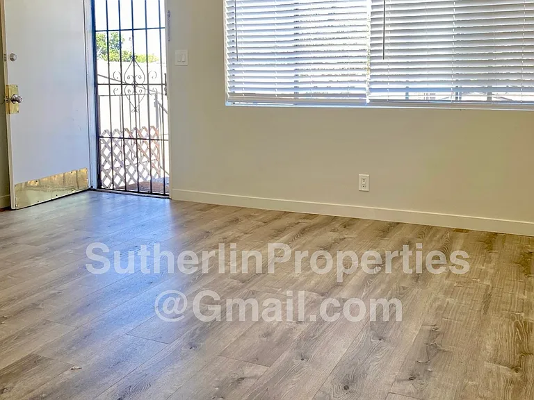 5649 N Myrtle Ave — Photo 4
