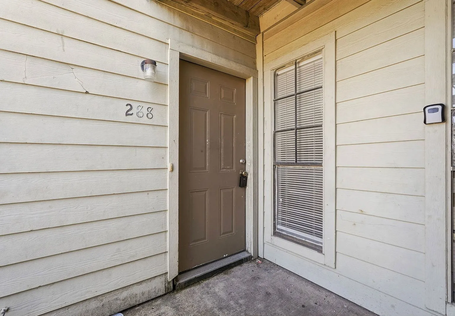 2 bed, 1.0 bath, 870 sqft, $1,175 — Photo 2