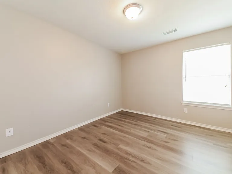 1008 Halifax Ln — Photo 12