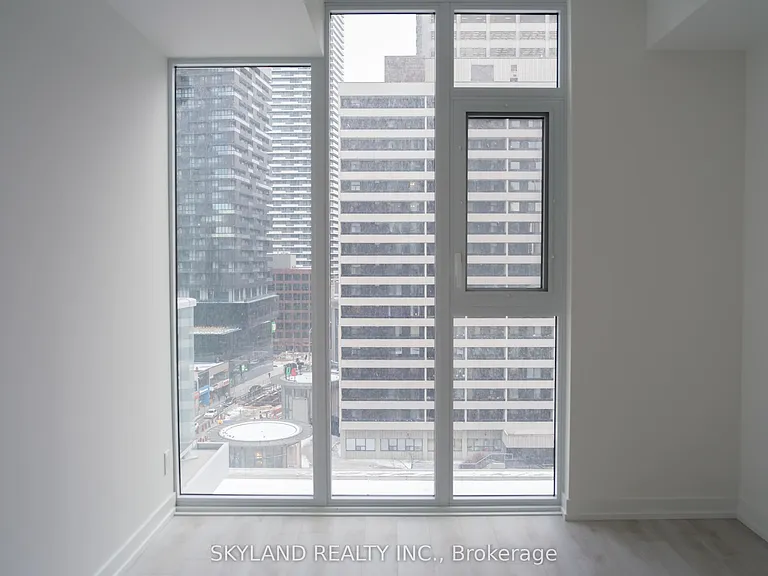 33 Helendale Ave #713 — Photo 15