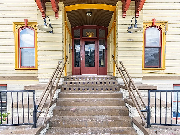 Rialto Apartments Historic Charm Meet Attainable Urban Living — Photo 23