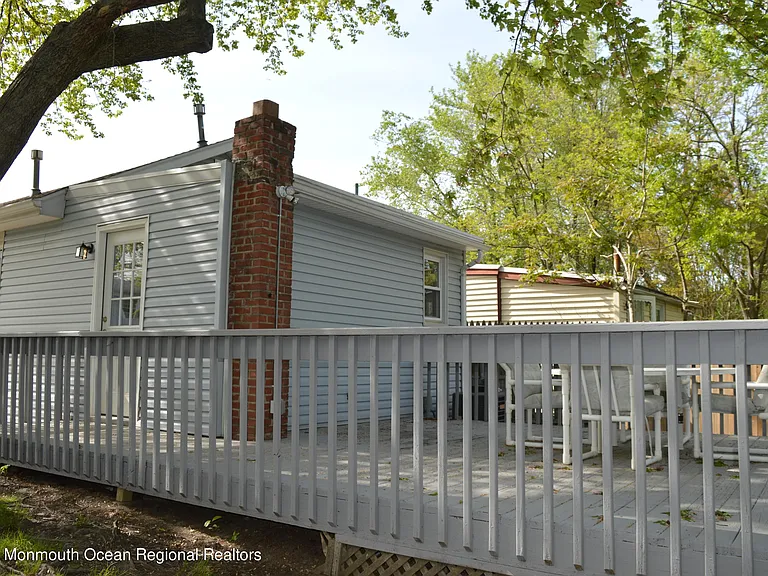 186 S Park Ave — Photo 25